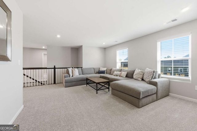 556 Crystal Lake Parkway, Hoschton, GA 30548