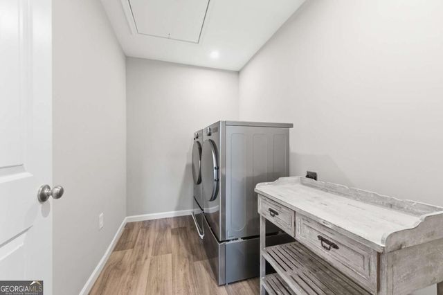 556 Crystal Lake Parkway, Hoschton, GA 30548