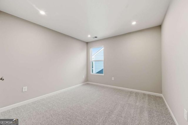 556 Crystal Lake Parkway, Hoschton, GA 30548