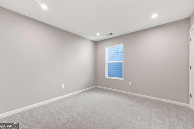 556 Crystal Lake Parkway, Hoschton, GA 30548