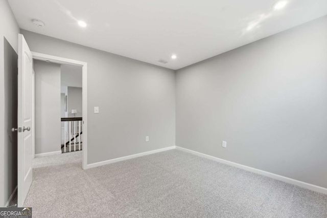 556 Crystal Lake Parkway, Hoschton, GA 30548