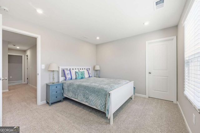 556 Crystal Lake Parkway, Hoschton, GA 30548