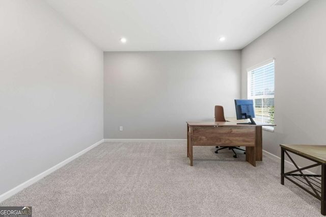 556 Crystal Lake Parkway, Hoschton, GA 30548