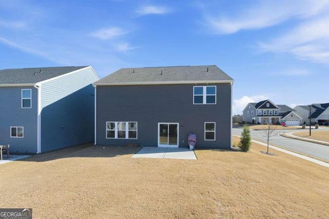 556 Crystal Lake Parkway, Hoschton, GA 30548