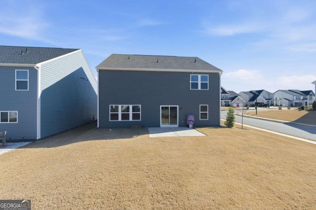 556 Crystal Lake Parkway, Hoschton, GA 30548