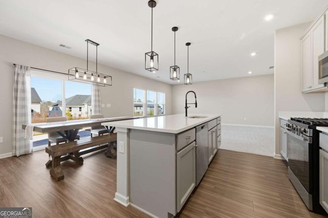 556 Crystal Lake Parkway, Hoschton, GA 30548