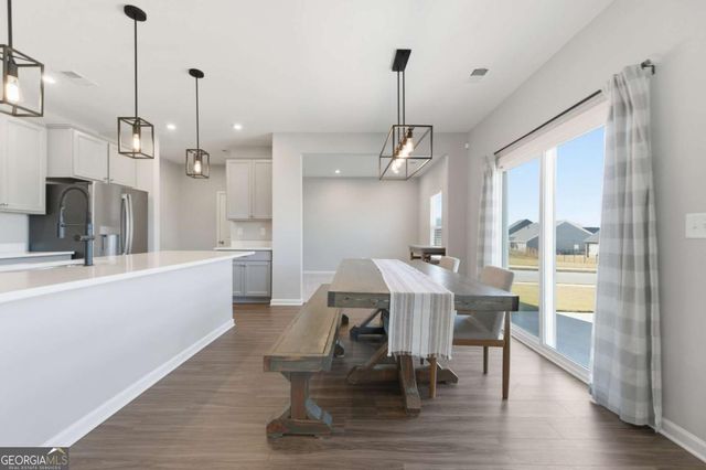 556 Crystal Lake Parkway, Hoschton, GA 30548