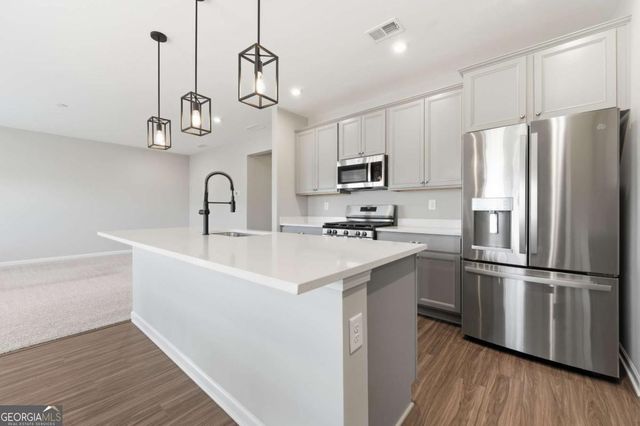 556 Crystal Lake Parkway, Hoschton, GA 30548