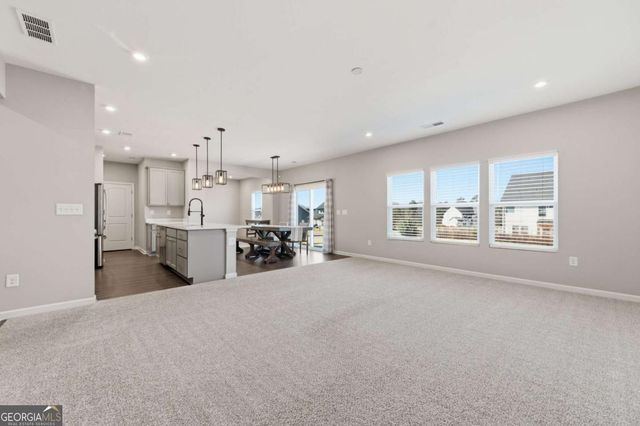 556 Crystal Lake Parkway, Hoschton, GA 30548