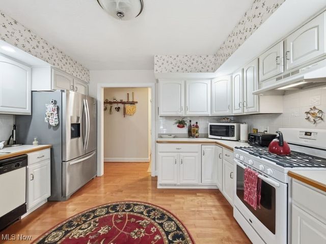 100 Clearwater Cove S, Austintown, OH 44515