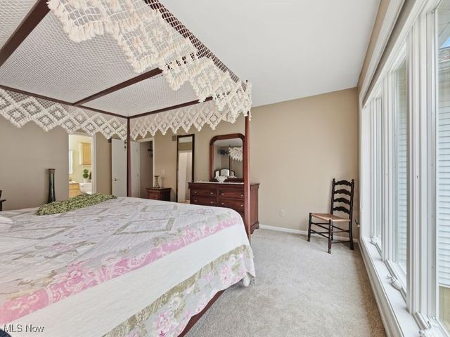 100 Clearwater Cove S, Austintown, OH 44515