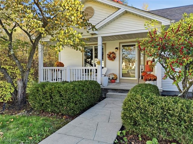 100 Clearwater Cove S, Austintown, OH 44515