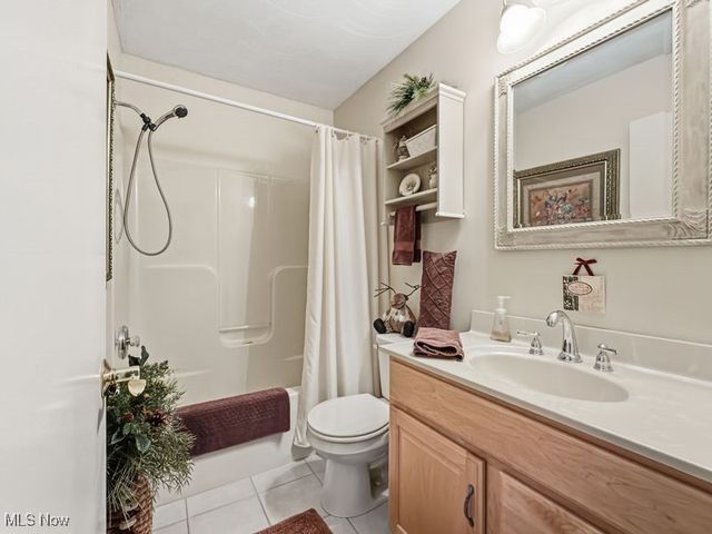 100 Clearwater Cove S, Austintown, OH 44515