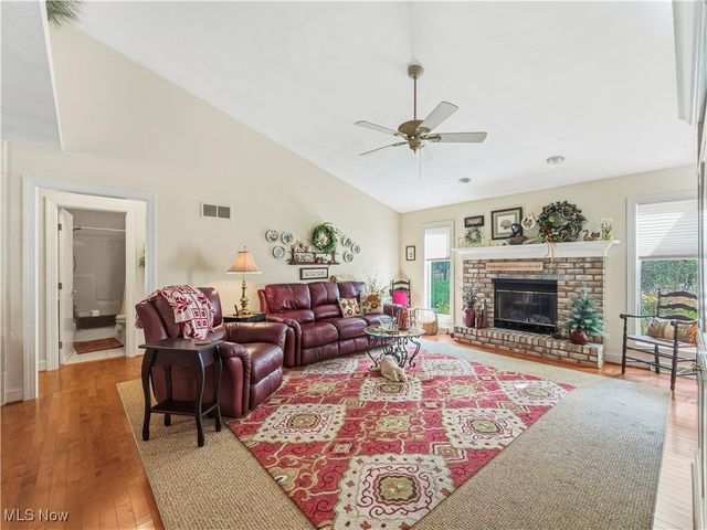 100 Clearwater Cove S, Austintown, OH 44515