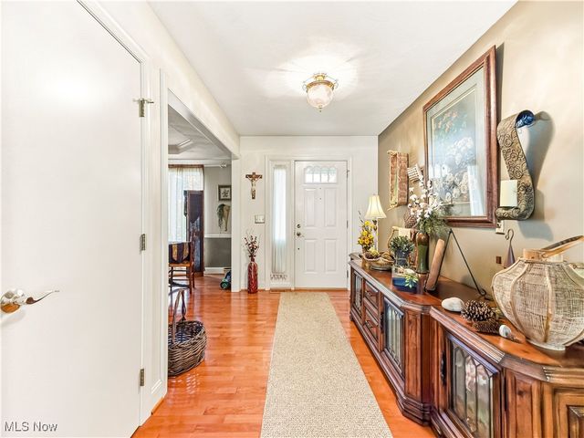 100 Clearwater Cove S, Austintown, OH 44515