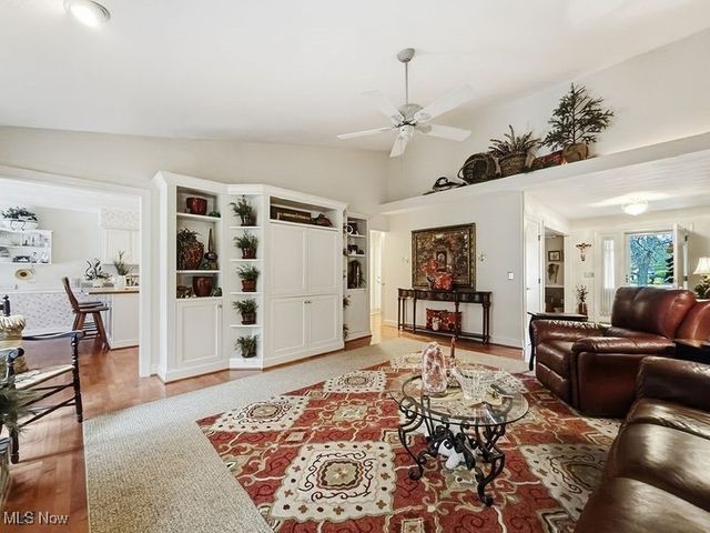 100 Clearwater Cove S, Austintown, OH 44515