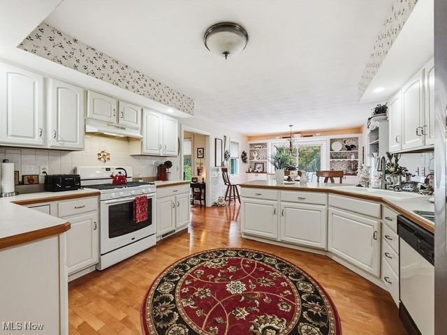 100 Clearwater Cove S, Austintown, OH 44515