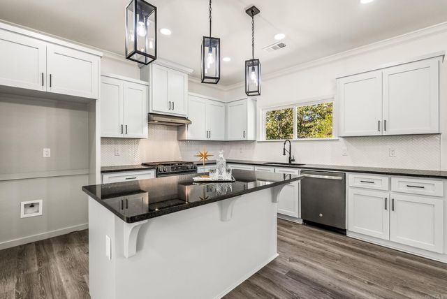 9 IDLEWOOD Place, Maumelle, AR 72113