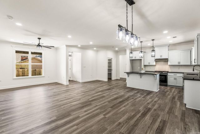 9 IDLEWOOD Place, Maumelle, AR 72113
