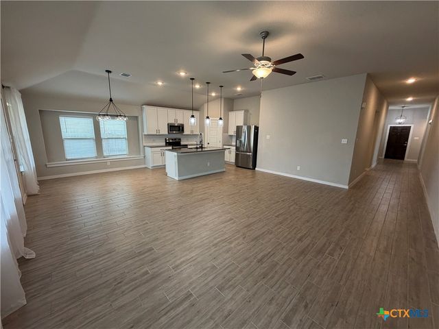 1100 River Wood, Seguin, TX 78155