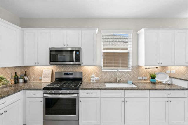 300 Hanging Star LN, Georgetown, TX 78633
