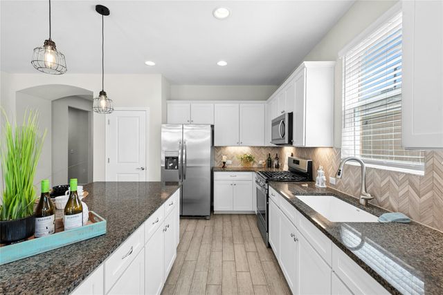 300 Hanging Star LN, Georgetown, TX 78633