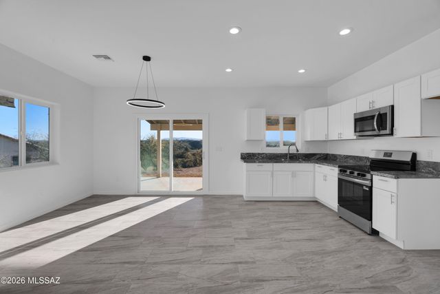 1024 Camarosa Court, Rio Rico, AZ 85648