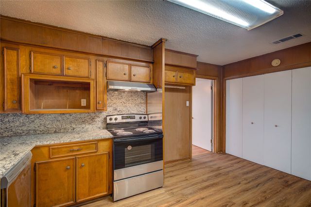 1004 Pecan Avenue, Wills Point, TX 75169