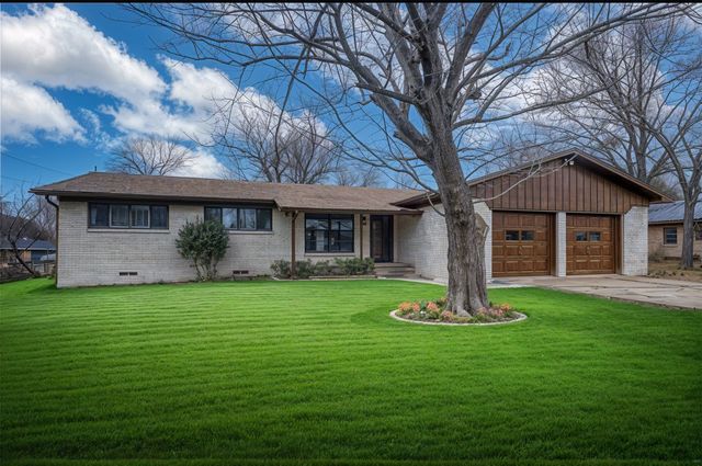 1004 Pecan Avenue, Wills Point, TX 75169