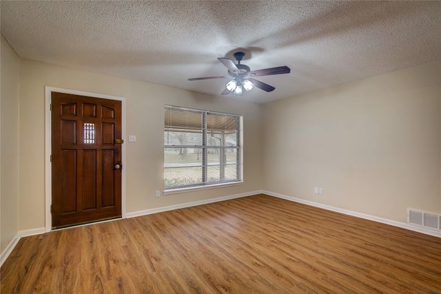 1004 Pecan Avenue, Wills Point, TX 75169