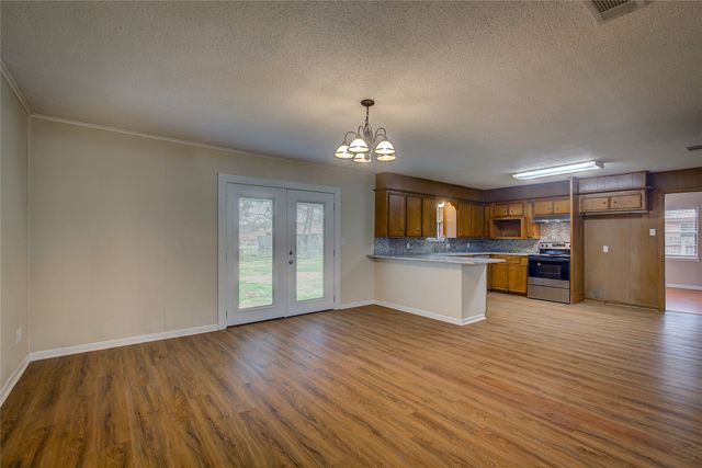 1004 Pecan Avenue, Wills Point, TX 75169