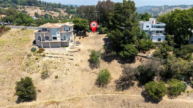858 Avenue 37, Los Angeles, CA 90065