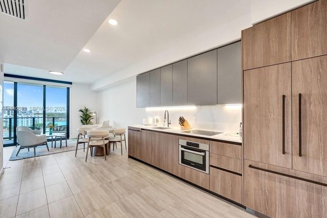 580 72ND 1004, Miami Beach, FL 33141