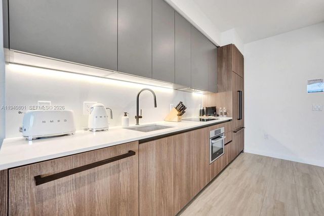 580 72ND 1004, Miami Beach, FL 33141