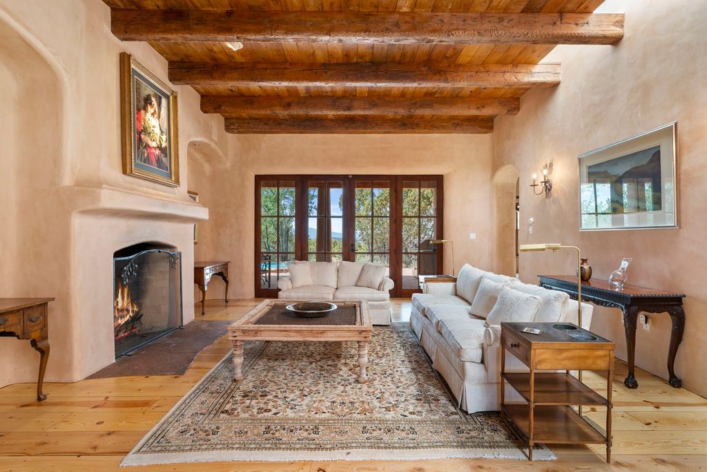 9 Placita Anita, Santa Fe, NM 87506