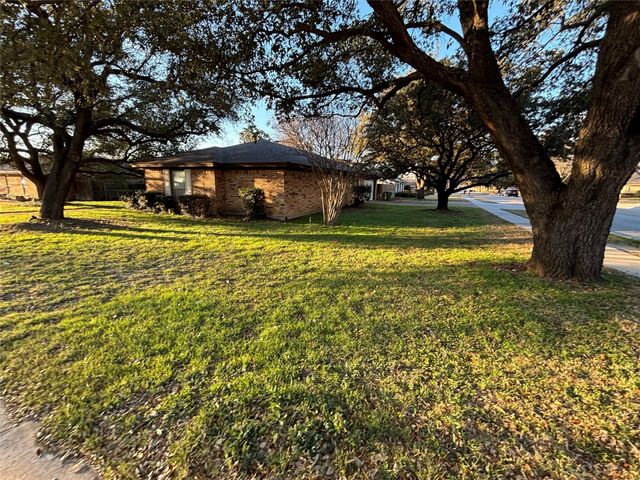 6533 Riviera Drive, North Richland Hills, TX 76180