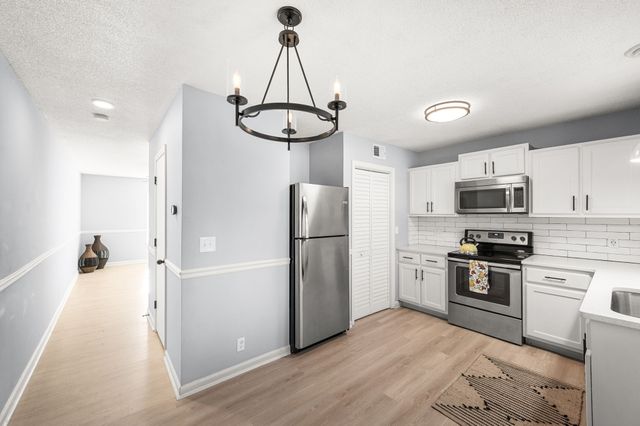 906 Lauren Ct, Nashville, TN 37217