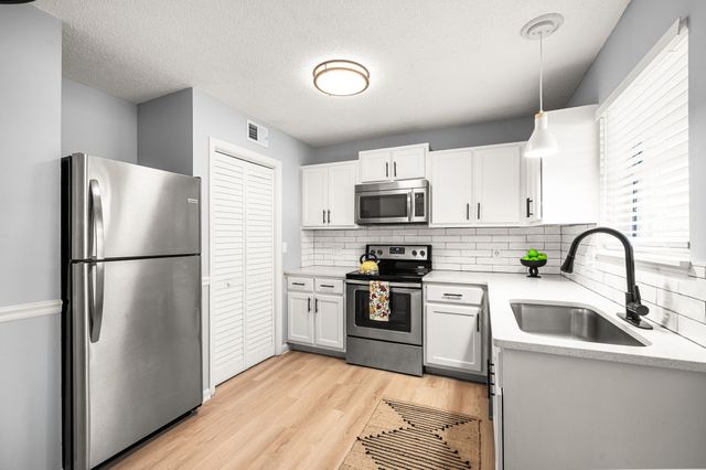 906 Lauren Ct, Nashville, TN 37217