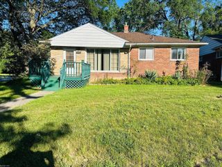 19420 Woodmont Street, Harper Woods, MI 48225