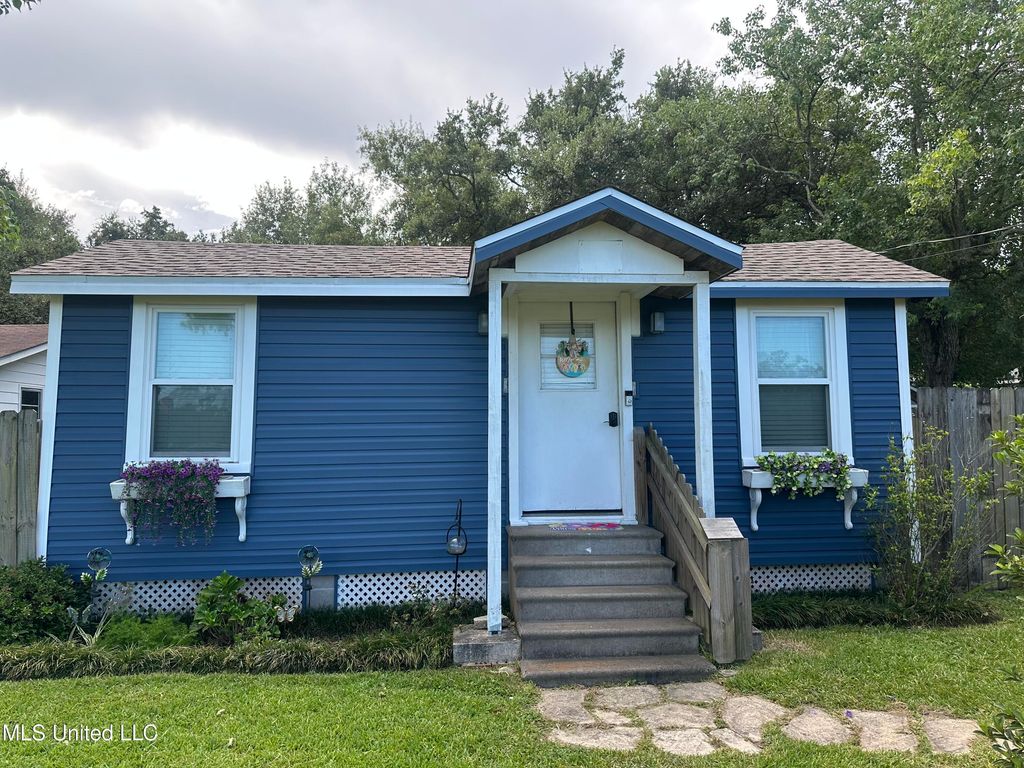 215 E First Street, Long Beach, MS 39560