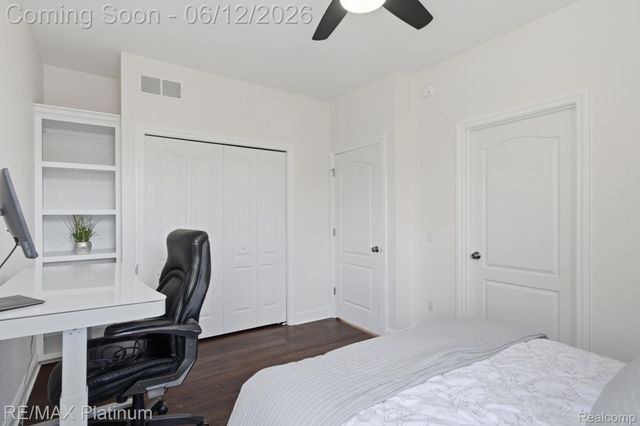 1713 Town Commons Drive, Howell, MI 48855