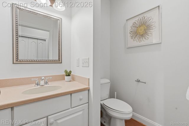 1713 Town Commons Drive, Howell, MI 48855