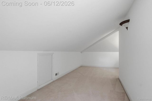 1713 Town Commons Drive, Howell, MI 48855