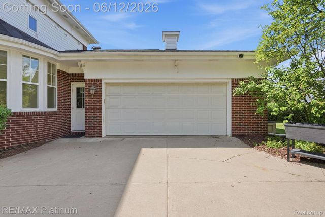 1713 Town Commons Drive, Howell, MI 48855