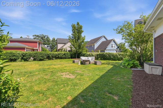 1713 Town Commons Drive, Howell, MI 48855