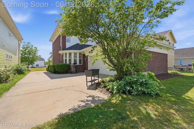 1713 Town Commons Drive, Howell, MI 48855
