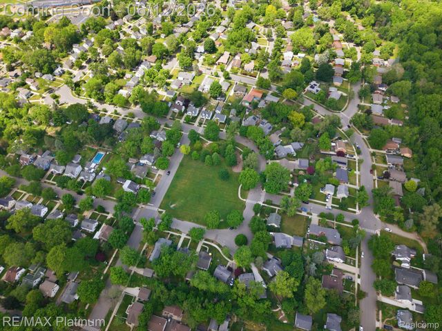 1713 Town Commons Drive, Howell, MI 48855