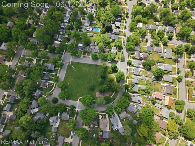 1713 Town Commons Drive, Howell, MI 48855