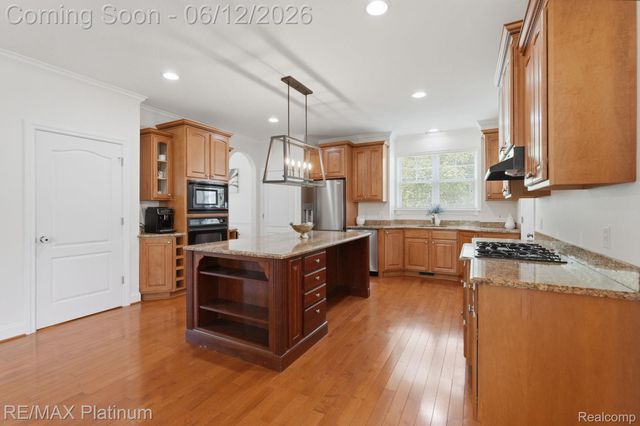 1713 Town Commons Drive, Howell, MI 48855