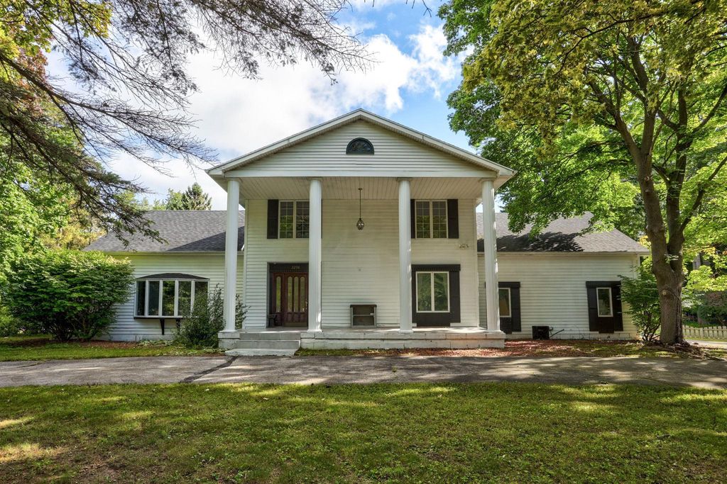 3298 Foss Drive, Saginaw Twp, MI 48603